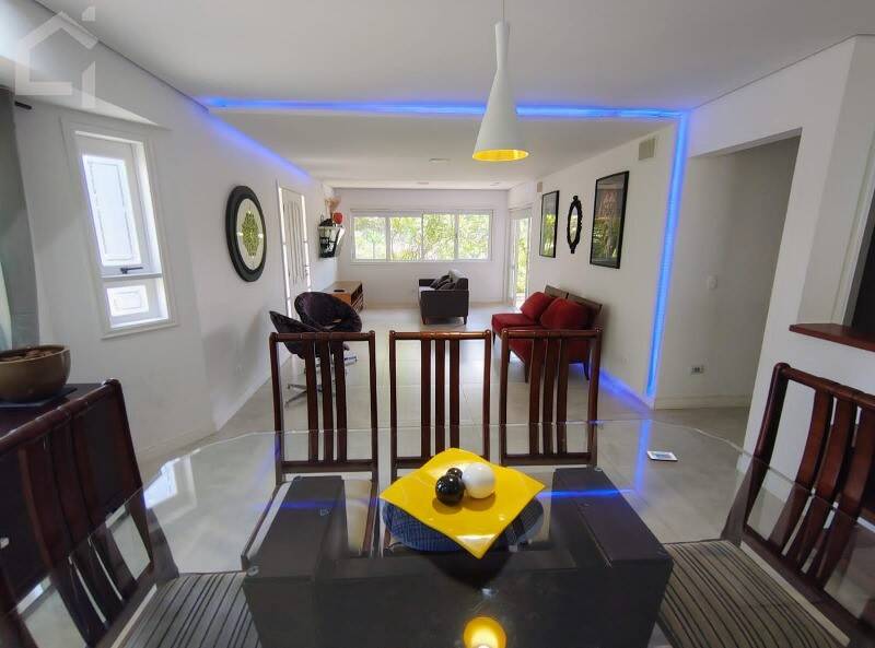 Casa, 4 quartos, 233 m² - Foto 1