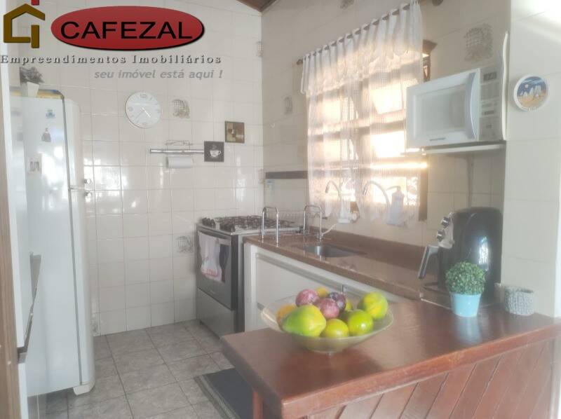 Casa, 3 quartos, 241 m² - Foto 28