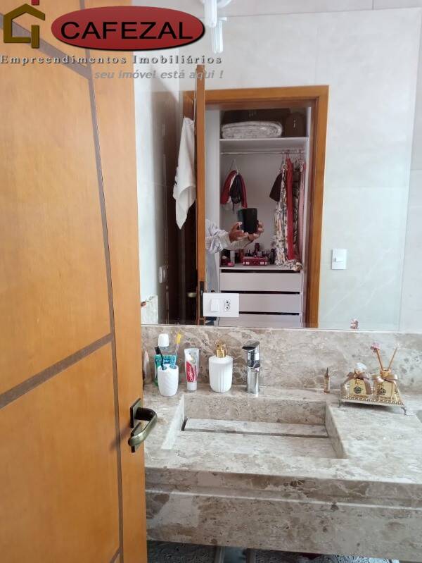 Casa, 4 quartos, 230 m² - Foto 18