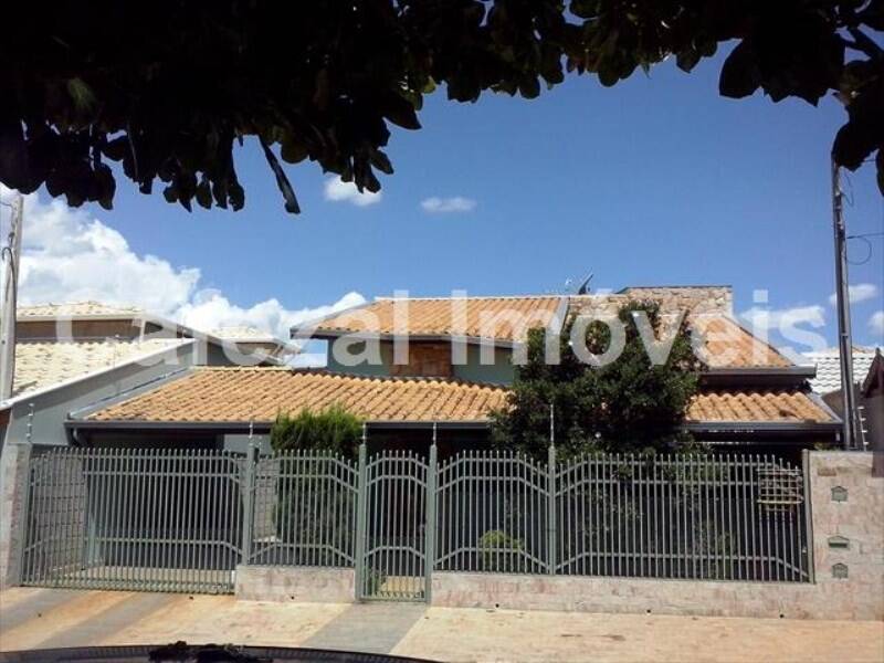 Casa, 3 quartos, 204 m² - Foto 1